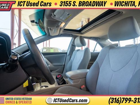 Used 2011 Toyota Camry SE w/ SE Extra-Value Pkg #1 FWD image 10
