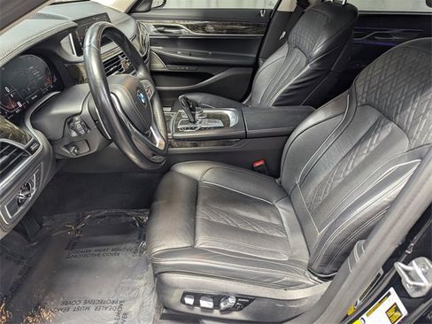 Used 2022 BMW 740i image 12