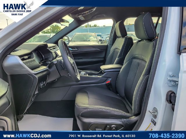 Certified 2025 Jeep Grand Cherokee Laredo AWD/4WD image 8