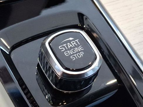 Certified 2026 Volvo XC60 T8 Ultra w/ Protection Package Premier image 18