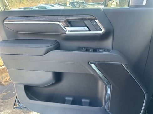 New 2026 GMC Sierra 2500 SLE image 9