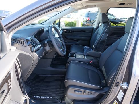 New 2026 Honda Odyssey Touring image 17