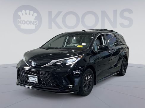 Used 2024 Toyota Sienna XSE w/ XSE Plus Package AWD/4WD image 1