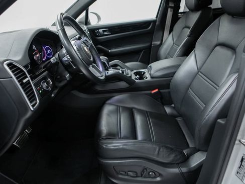 Certified 2023 Porsche Cayenne S Platinum image 16