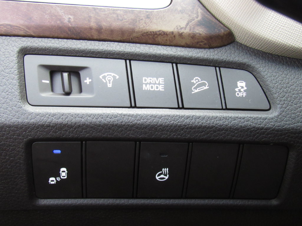 Used 2018 Hyundai Santa Fe Sport w/ 2.4L Tech Package 04 FWD image 36