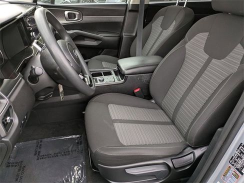 Used 2021 Kia Sorento LX image 11