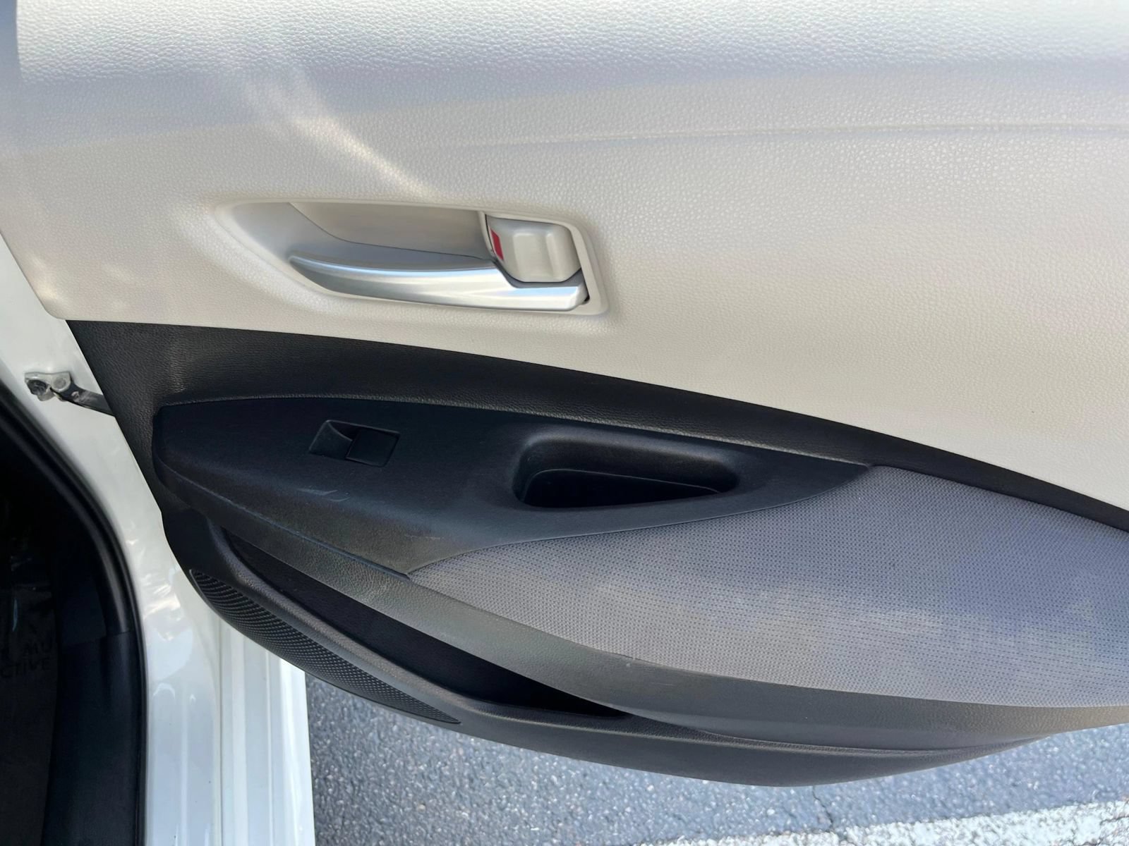 Used 2021 Toyota Corolla LE FWD image 45