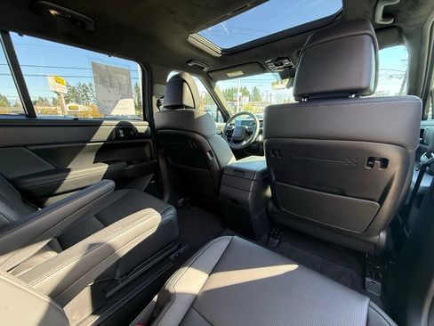 Used 2025 Hyundai Santa Fe Calligraphy AWD/4WD image 18