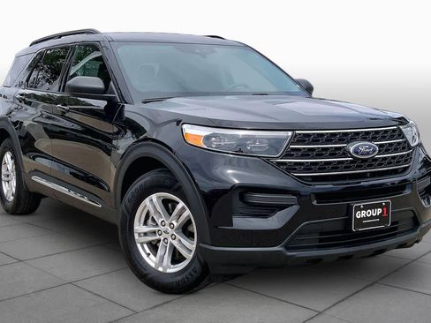 Certified 2023 Ford Explorer XLT RWD image 3