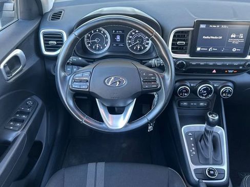 Used 2022 Hyundai Venue SEL image 15