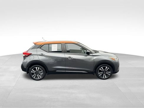 Used 2018 Nissan Kicks SR image 6