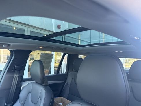 Certified 2025 Volvo XC90 B5 Core image 27