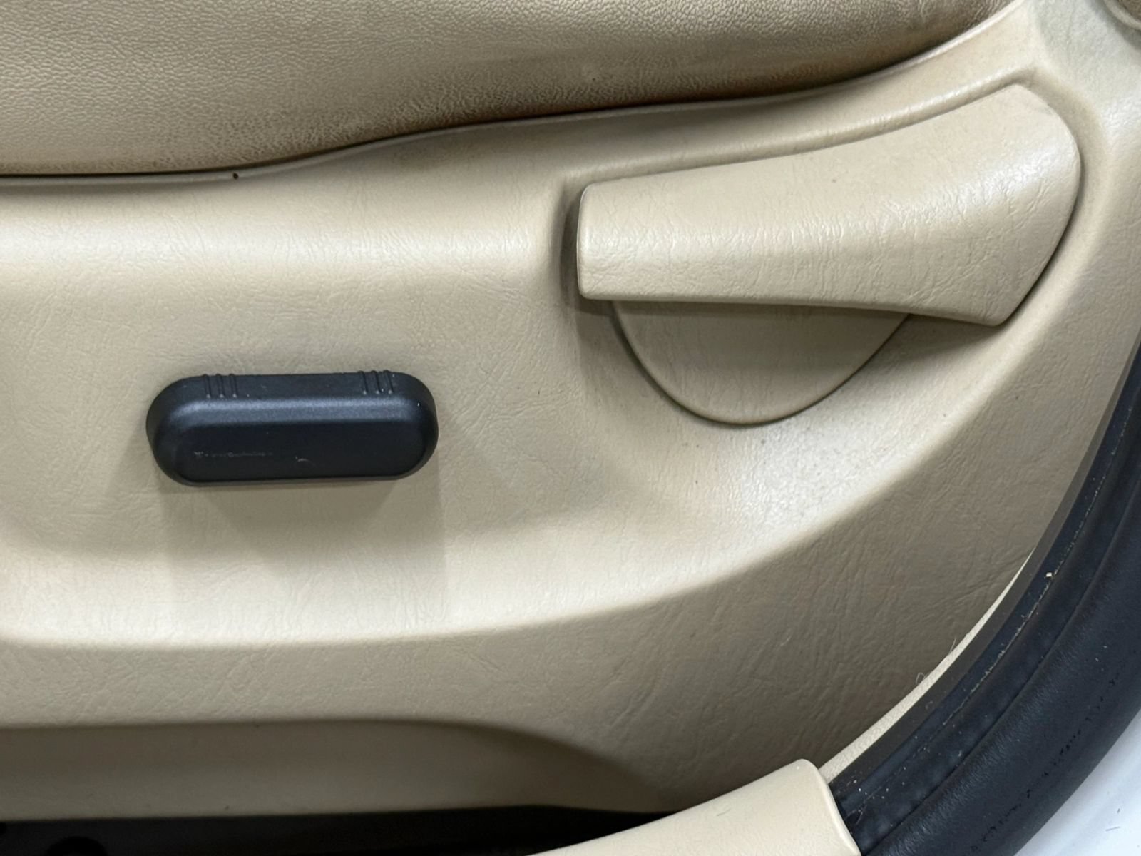 Used 2010 Ford Escape Limited FWD image 26