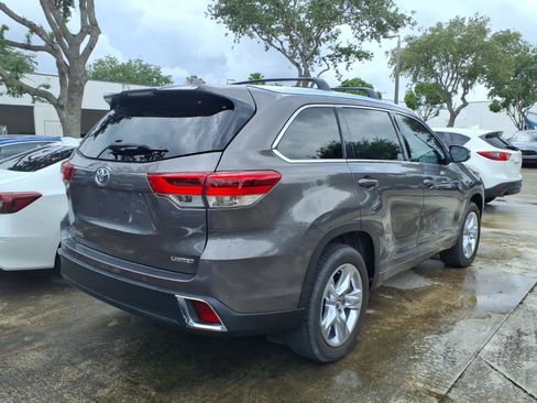 Used 2017 Toyota Highlander Limited image 10