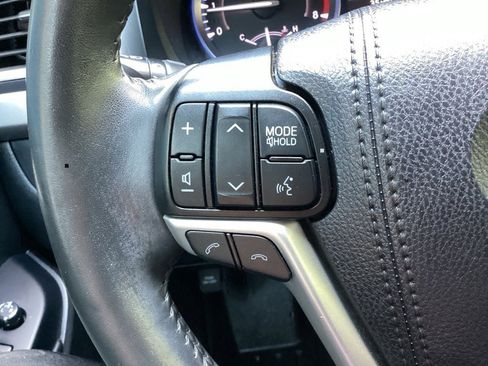 Used 2019 Toyota Highlander XLE image 46