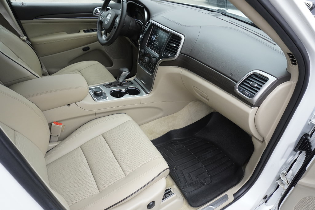 Used 2018 Jeep Grand Cherokee Overland AWD/4WD image 22
