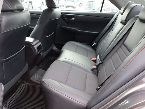 Used 2017 Toyota Camry SE image 31