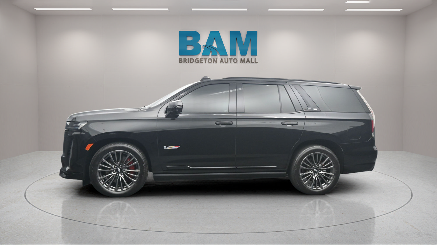 Used 2024 Cadillac Escalade V AWD/4WD image 2
