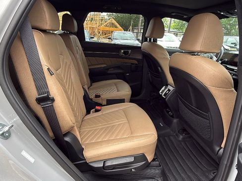 Used 2025 Kia Sorento SX Prestige w/ Olive Brown Leather Package AWD/4WD image 27