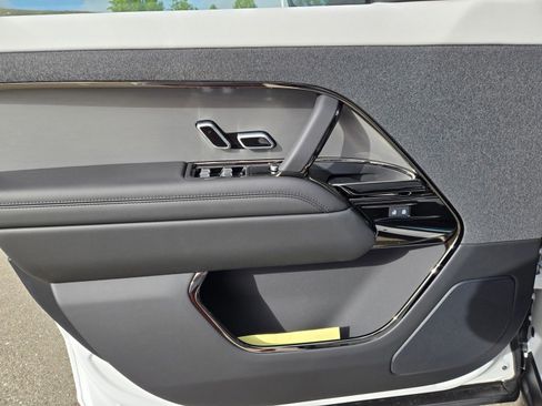 New 2026 Land Rover Range Rover Sport Dynamic SE AWD/4WD image 9