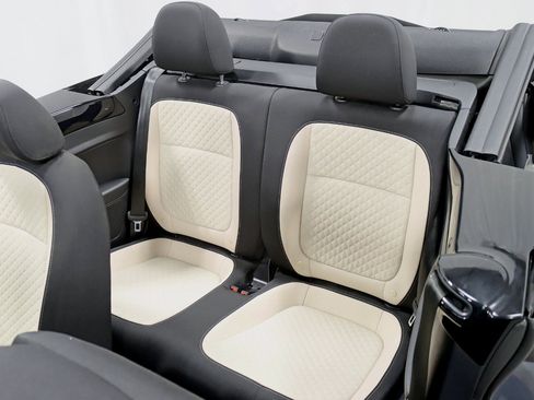 Used 2019 Volkswagen Beetle 2.0T S FWD image 25