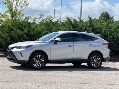 Used 2021 Toyota Venza LE w/ Carpet Mat Package (TMS) AWD/4WD image 2