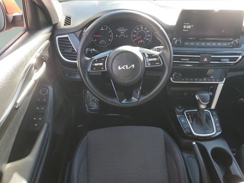 Certified 2023 Kia Seltos S w/ Navigation Package image 19