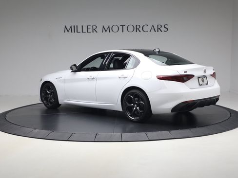 Used 2023 Alfa Romeo Giulia Estrema AWD/4WD image 4