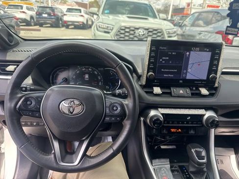 Used 2022 Toyota RAV4 XSE AWD/4WD image 3