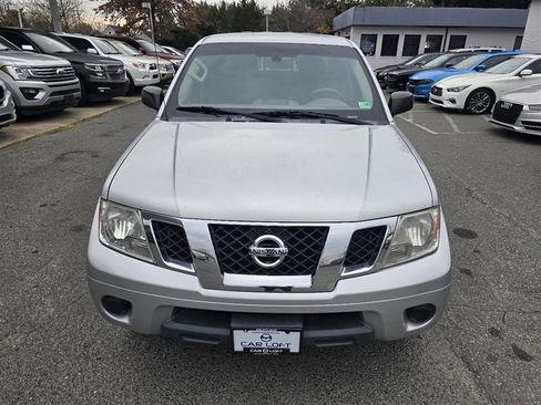 Used 2019 Nissan Frontier SV image 2