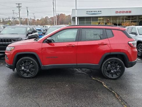 New 2026 Jeep Compass Latitude image 2