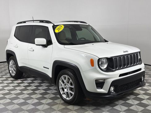 Used 2019 Jeep Renegade Latitude w/ UConnect 8.4 Nav Group image 3
