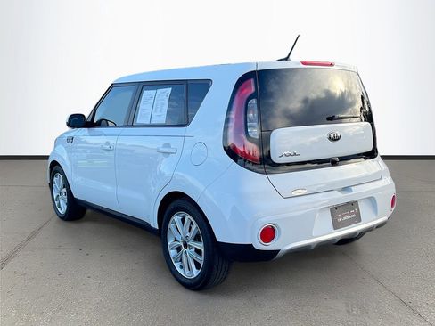 Used 2018 Kia Soul + image 5