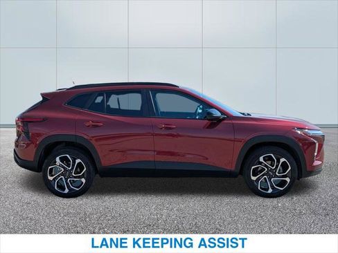 Used 2024 Chevrolet Trax RS w/ Sunroof Package image 6