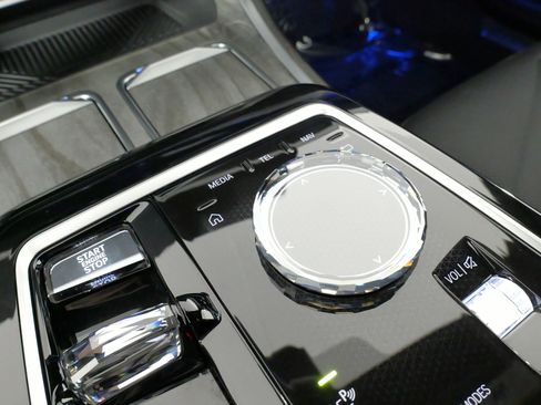 Used 2024 BMW 740i xDrive image 62