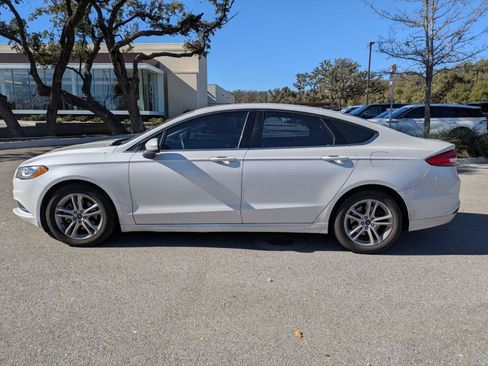 Used 2018 Ford Fusion SE w/ Fusion SE Technology Package image 6