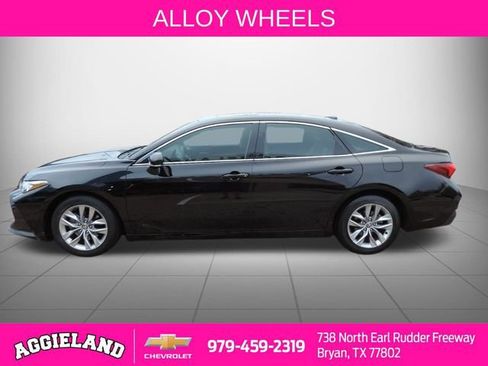 Used 2020 Toyota Avalon XLE image 7