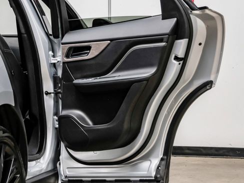 Used 2019 Jaguar F-PACE S image 46