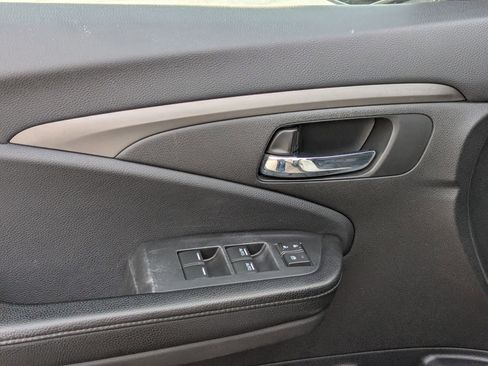 Used 2018 Honda Pilot EX image 9