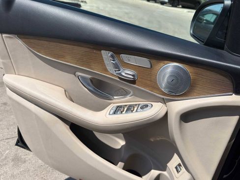 Used 2018 Mercedes-Benz GLC 300 4MATIC image 22