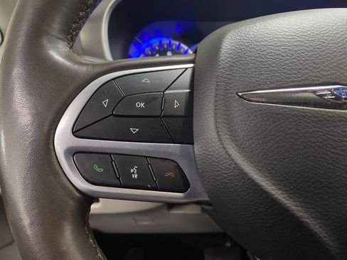Used 2021 Chrysler Pacifica Touring-L FWD image 22