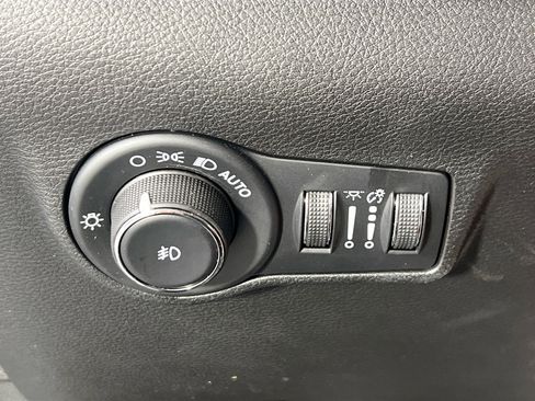 Used 2022 Jeep Compass Limited w/ Elite Group AWD/4WD image 10