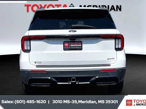 Used 2025 Ford Explorer ST-Line AWD/4WD image 4