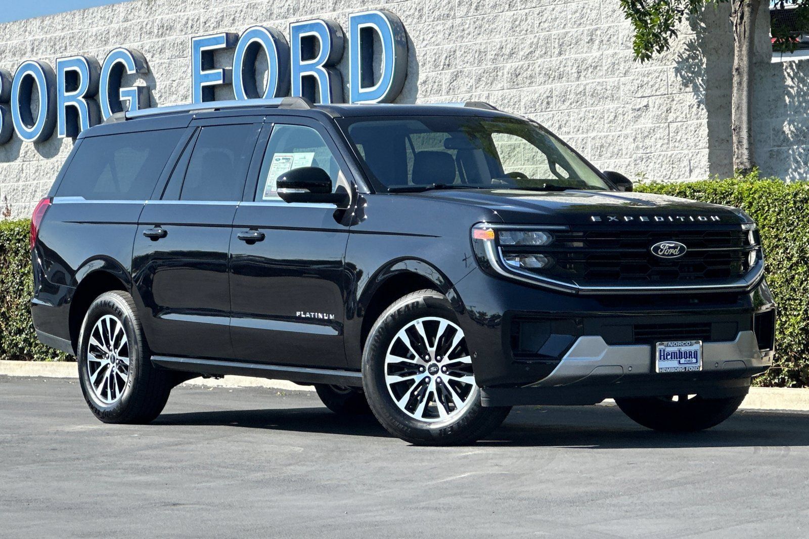 Used 2025 Ford Expedition Max Platinum AWD/4WD image 2