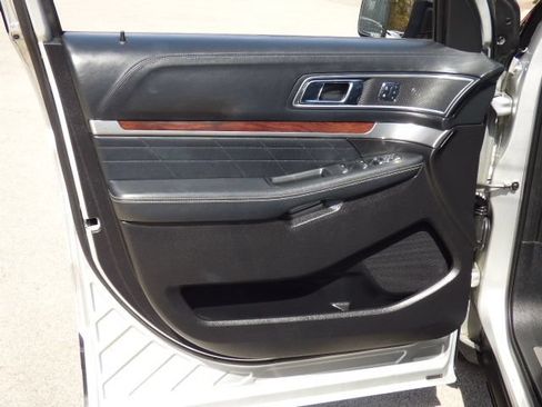 Used 2017 Ford Explorer Platinum AWD/4WD image 25