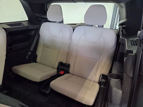 New 2026 Volvo XC90 B6 Plus w/ Protection Package Premier AWD/4WD image 18