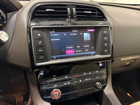 Used 2018 Jaguar F-PACE Prestige image 24