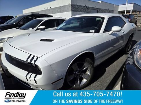 Used 2015 Dodge Challenger SXT RWD image 1