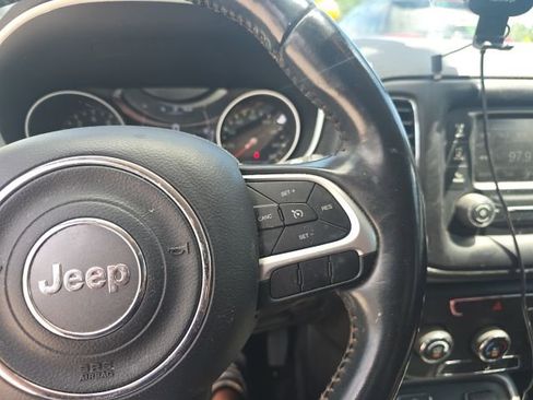 Used 2018 Jeep Compass Latitude FWD image 17