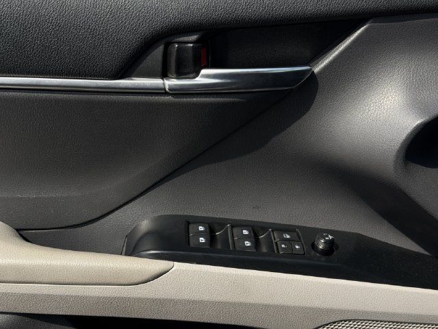 Used 2020 Toyota Camry LE FWD image 21